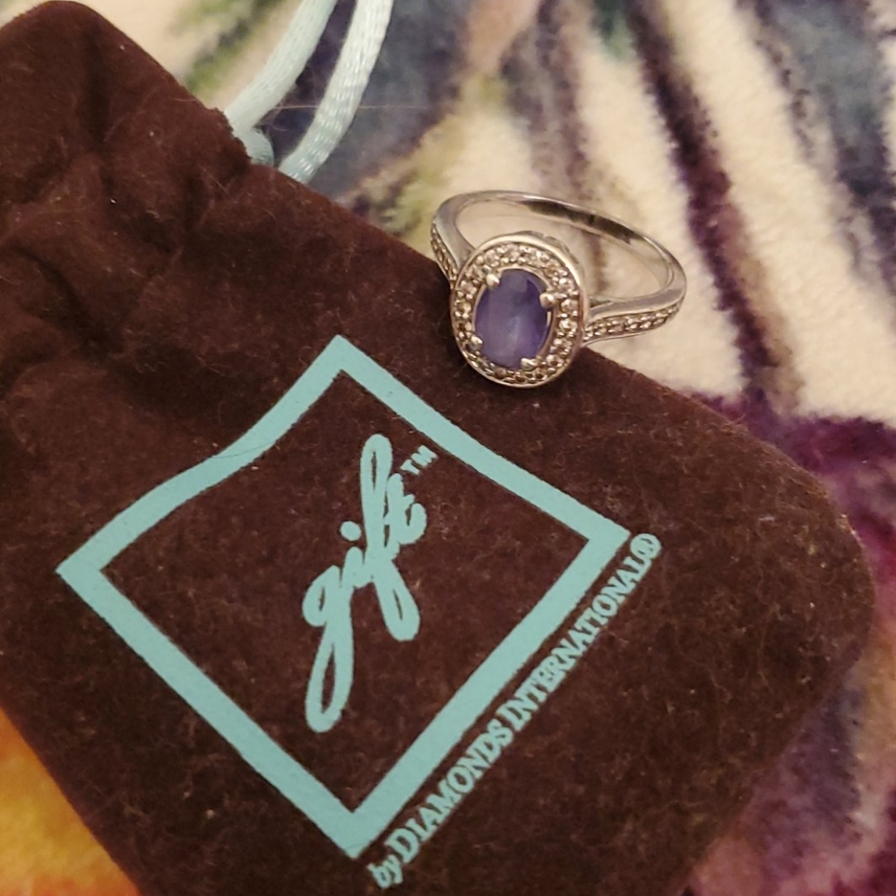 Oval Tanzanite and Diamond Ring - Picture 2 of 5